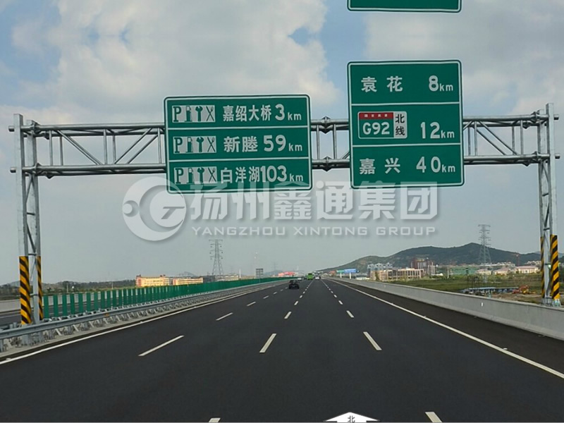 LMJ-029，桁架式標(biāo)志牌龍門(mén)架